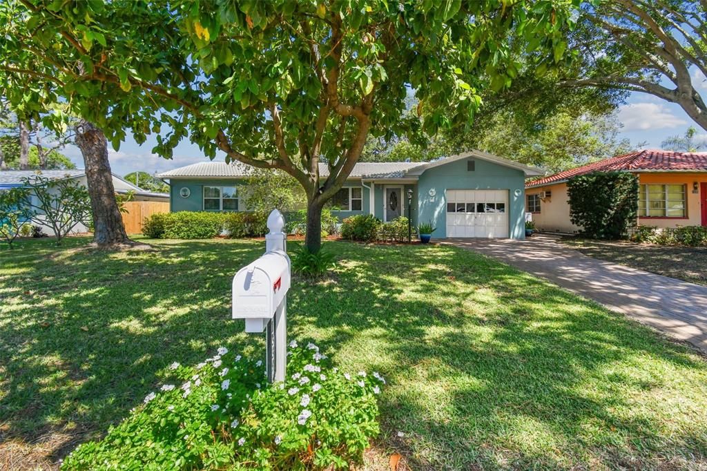 Recently Sold: $469,000 (2 beds, 1 baths, 1140 Square Feet)