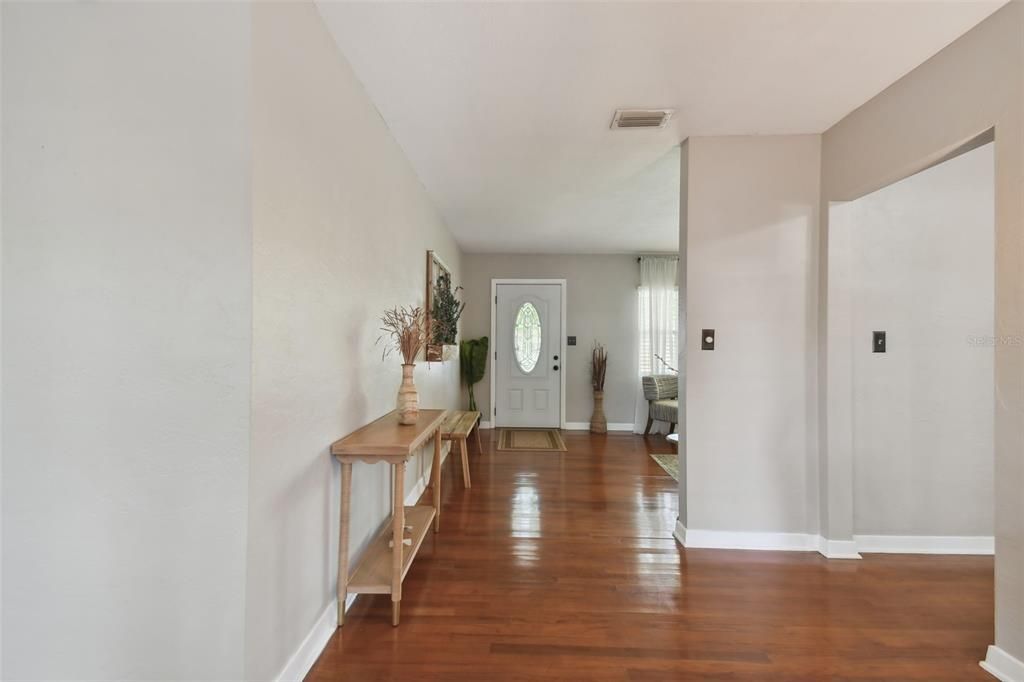 Recently Sold: $469,000 (2 beds, 1 baths, 1140 Square Feet)