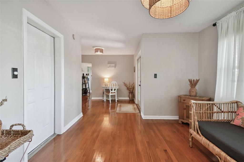 Recently Sold: $469,000 (2 beds, 1 baths, 1140 Square Feet)