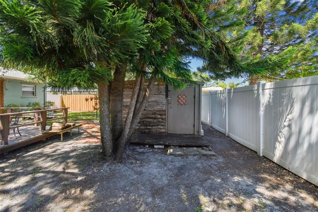 Recently Sold: $469,000 (2 beds, 1 baths, 1140 Square Feet)