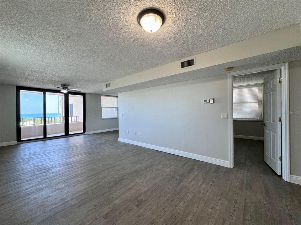 For Rent: $2,200 (2 beds, 2 baths, 1275 Square Feet)