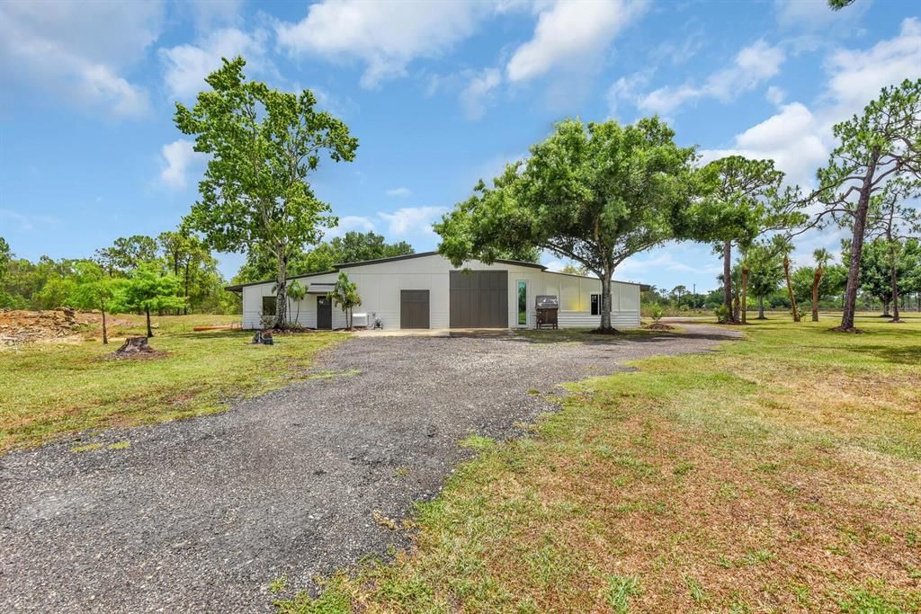 For Sale: $1,450,000 (3 beds, 2 baths, 2397 Square Feet)