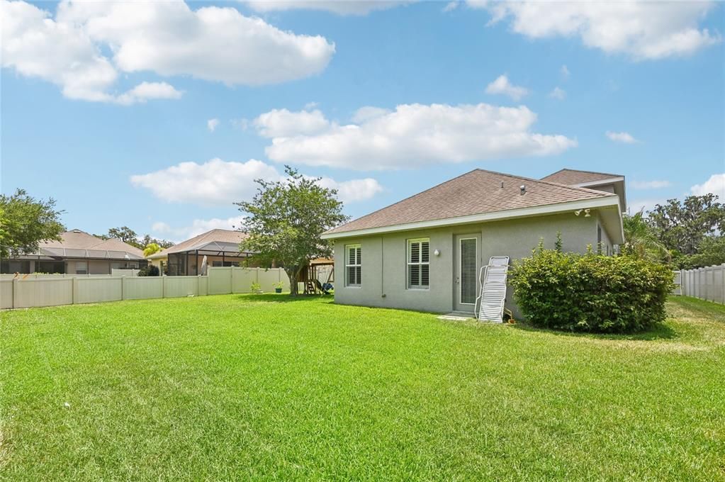 BACK OF HOUSE WITH NO BACK YARD NEIGHBORS