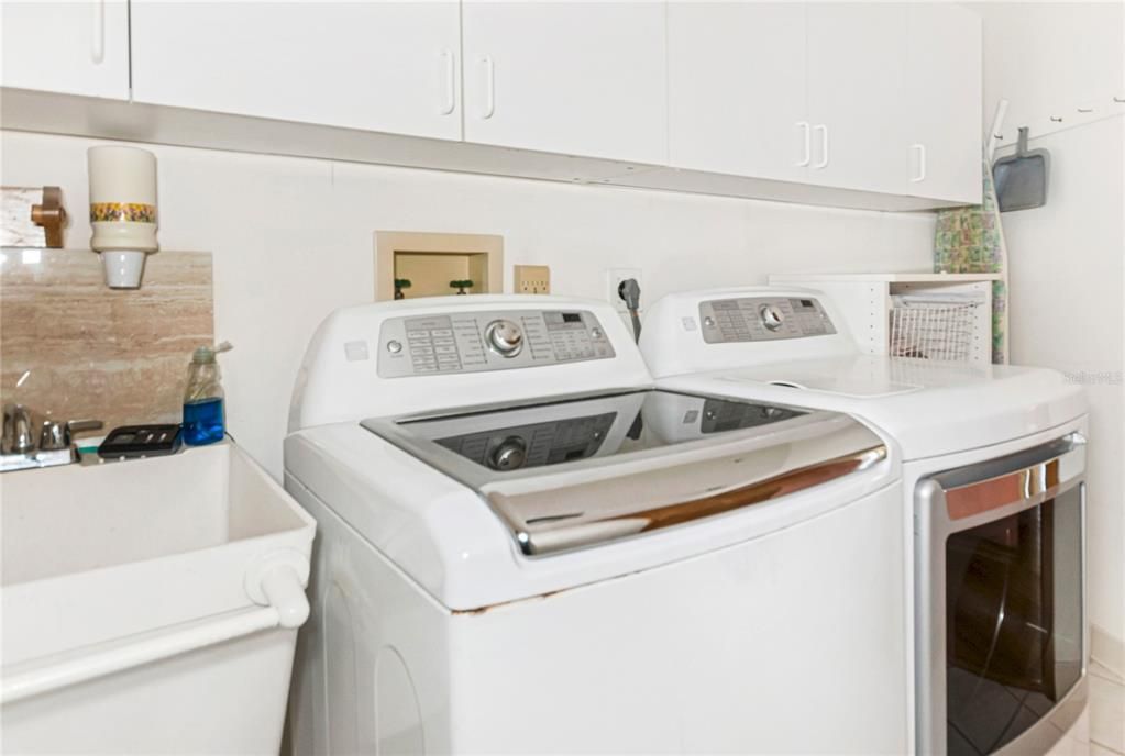 Newer Washer and Dryer Conveys