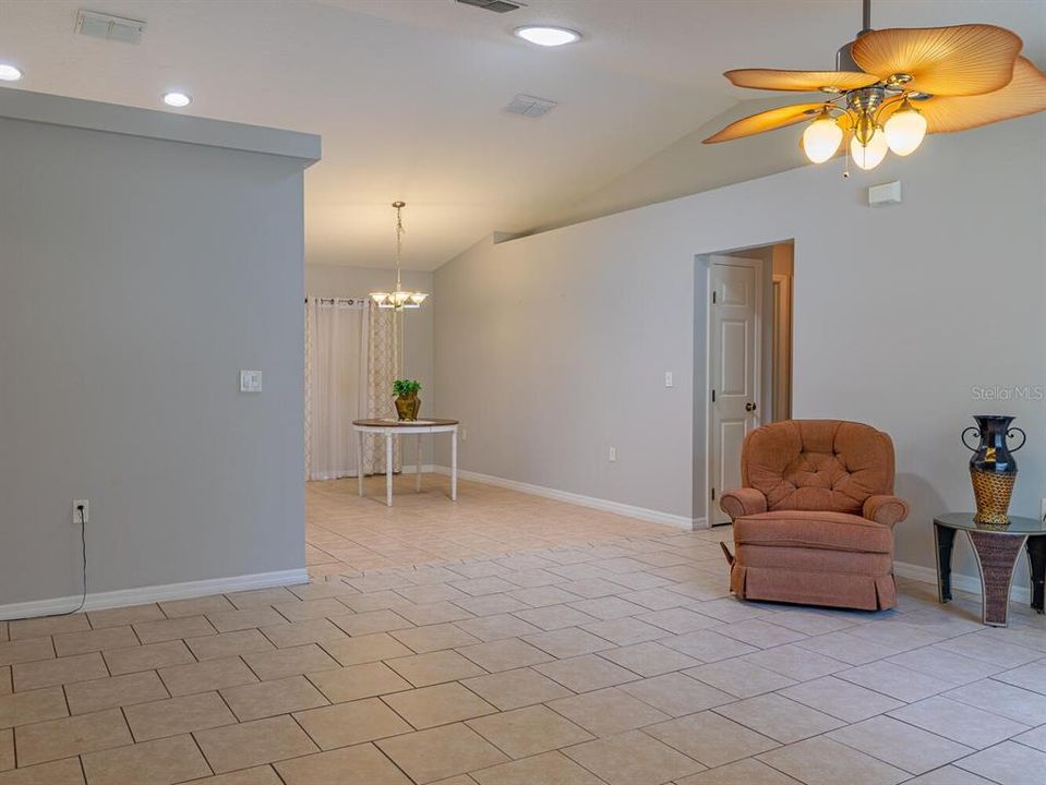 For Sale: $275,000 (3 beds, 2 baths, 1458 Square Feet)