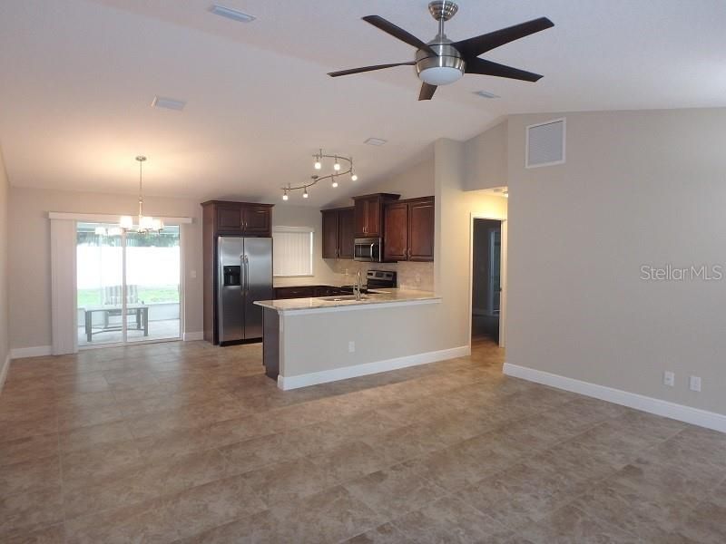 Active With Contract: $1,895 (3 beds, 2 baths, 1230 Square Feet)