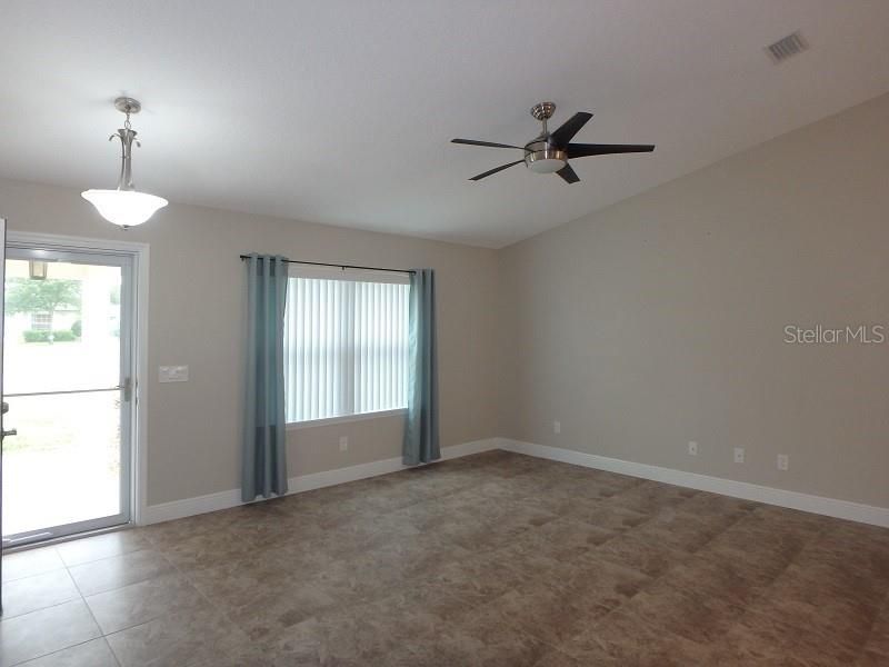 Active With Contract: $1,895 (3 beds, 2 baths, 1230 Square Feet)