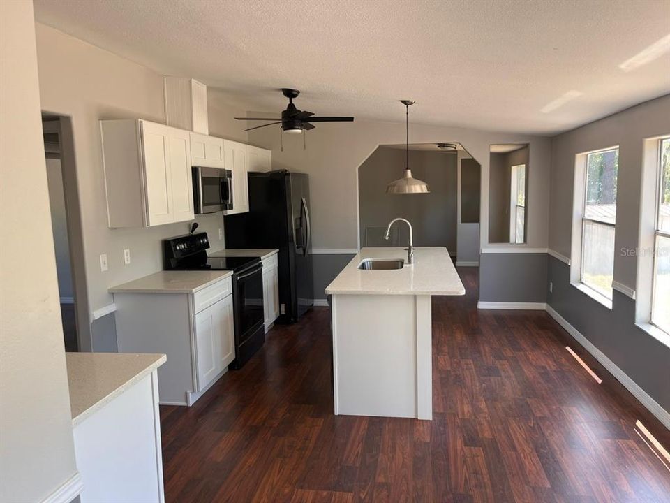 Active With Contract: $279,900 (3 beds, 2 baths, 1764 Square Feet)