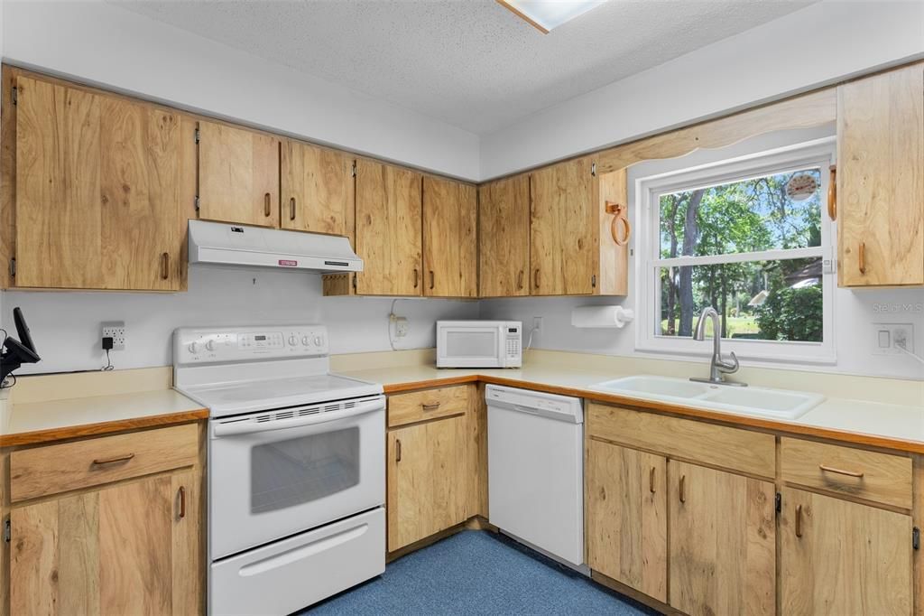 For Sale: $235,000 (2 beds, 2 baths, 1188 Square Feet)