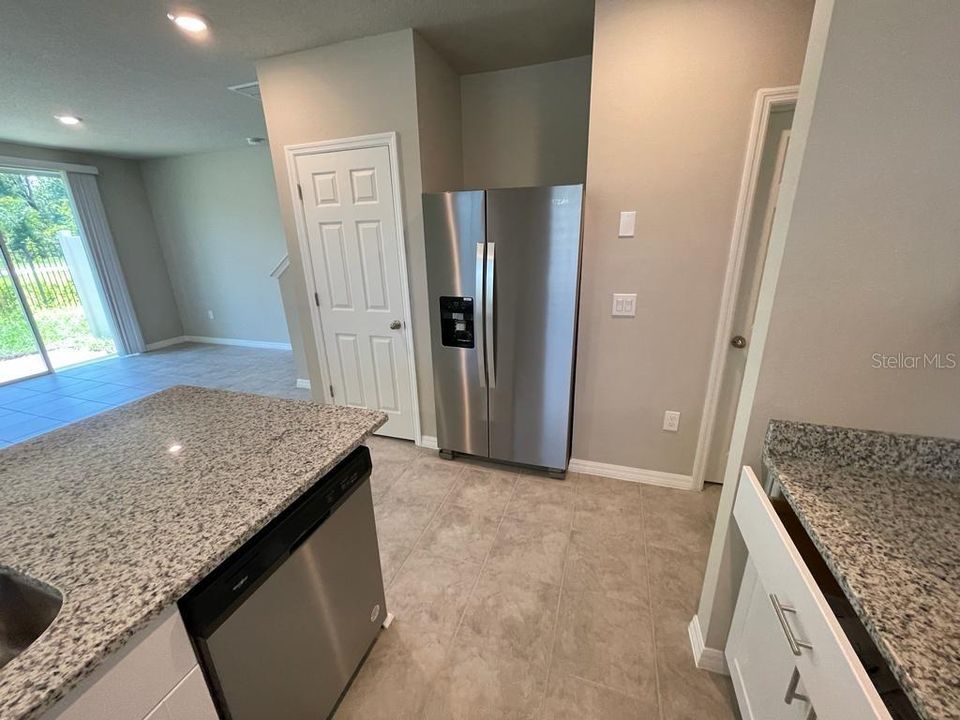 For Rent: $2,275 (3 beds, 2 baths, 1566 Square Feet)