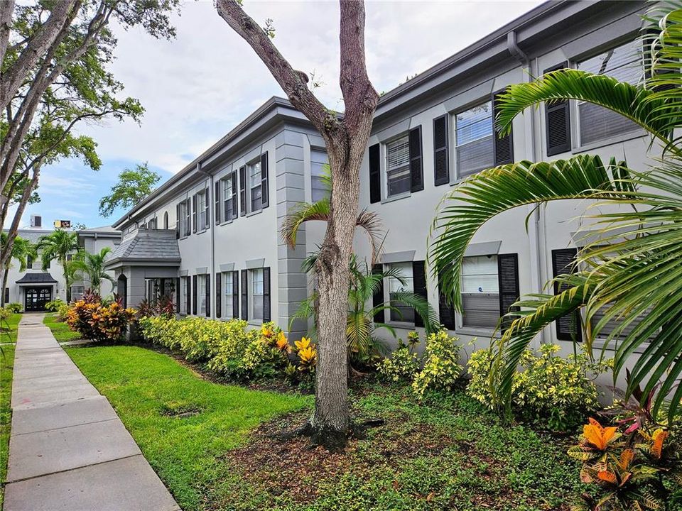 Active With Contract: $175,000 (1 beds, 1 baths, 720 Square Feet)