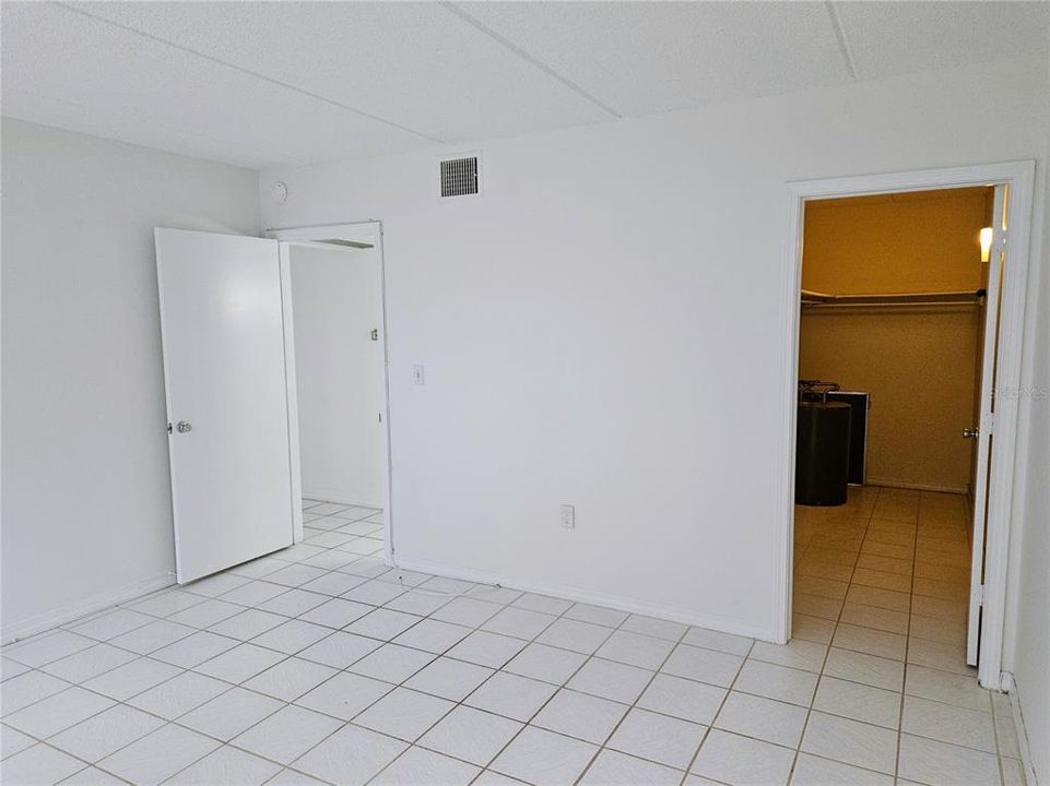 Active With Contract: $175,000 (1 beds, 1 baths, 720 Square Feet)