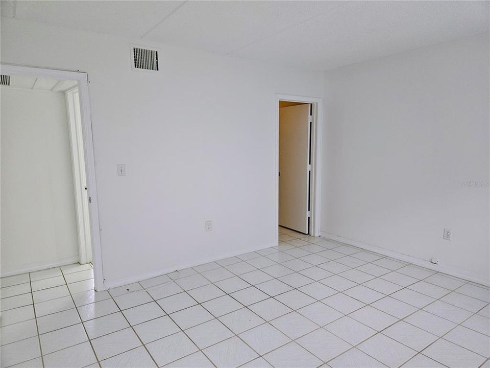 Active With Contract: $175,000 (1 beds, 1 baths, 720 Square Feet)