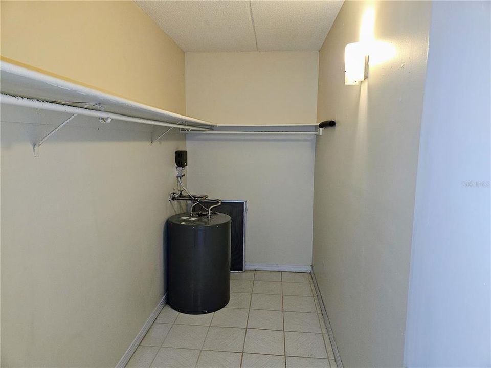 Active With Contract: $175,000 (1 beds, 1 baths, 720 Square Feet)