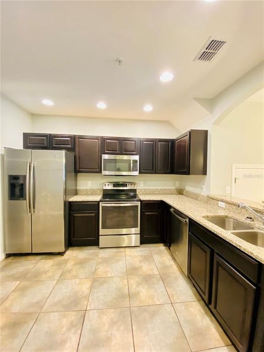 For Rent: $2,395 (3 beds, 2 baths, 1405 Square Feet)