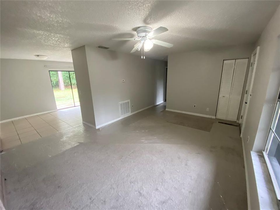 For Sale: $285,900 (3 beds, 1 baths, 1300 Square Feet)