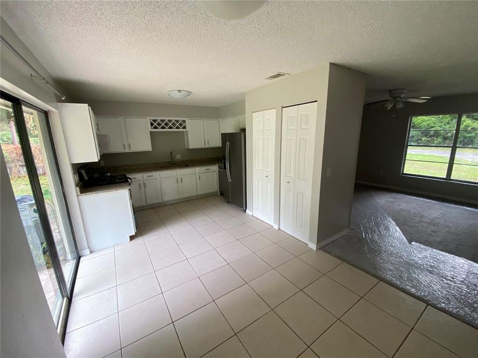 For Sale: $285,900 (3 beds, 1 baths, 1300 Square Feet)