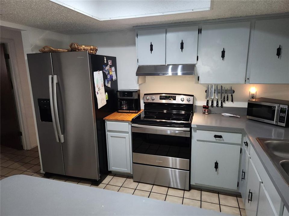 For Sale: $268,000 (2 beds, 2 baths, 1300 Square Feet)