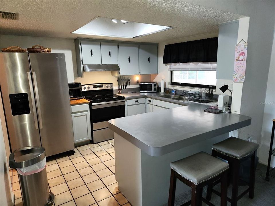 For Sale: $268,000 (2 beds, 2 baths, 1300 Square Feet)