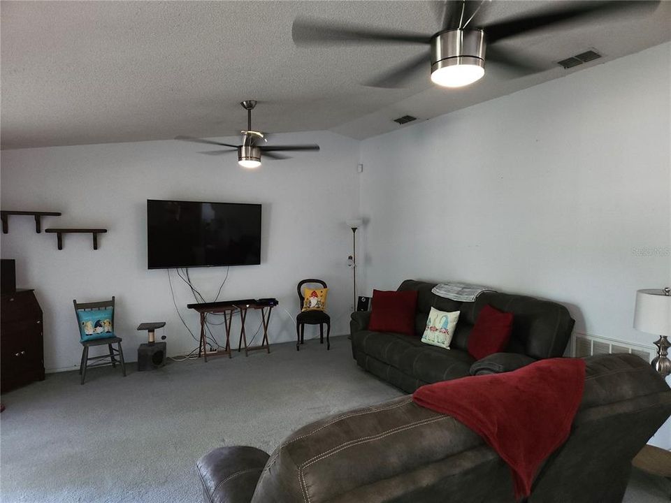 For Sale: $268,000 (2 beds, 2 baths, 1300 Square Feet)