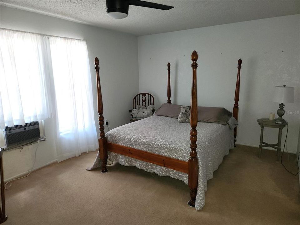 For Sale: $268,000 (2 beds, 2 baths, 1300 Square Feet)