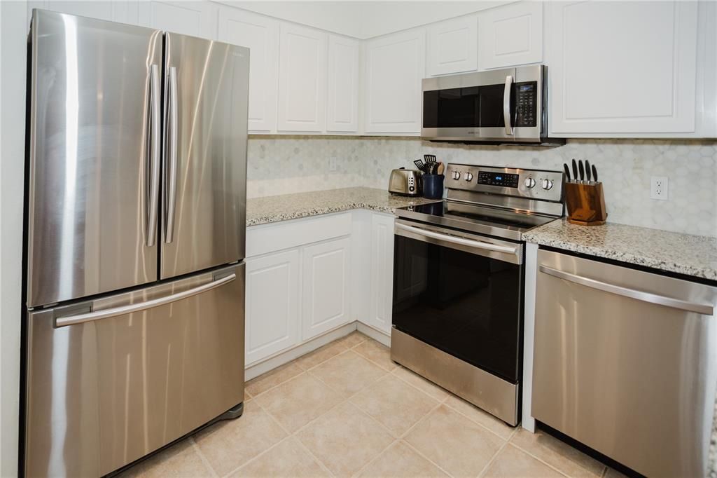 For Sale: $320,000 (2 beds, 2 baths, 1088 Square Feet)