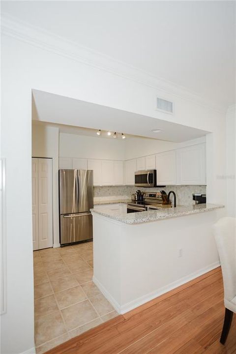 For Sale: $320,000 (2 beds, 2 baths, 1088 Square Feet)