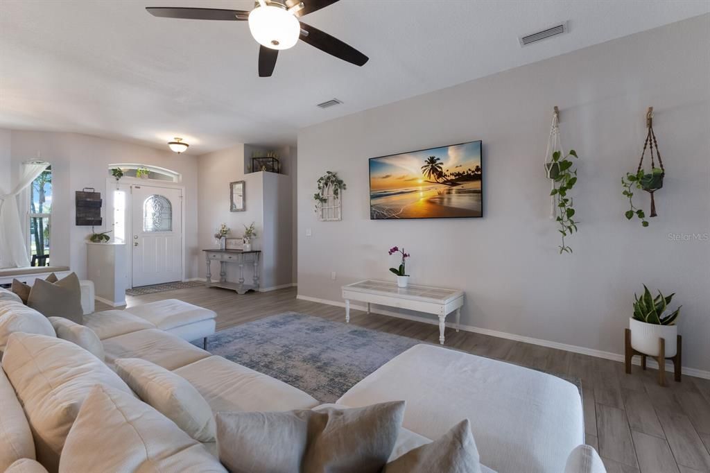 For Sale: $449,000 (3 beds, 2 baths, 2318 Square Feet)