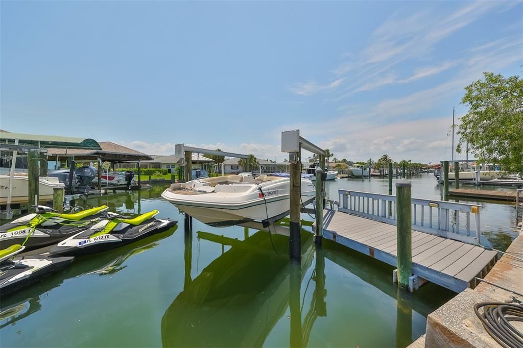 For Sale: $749,000 (3 beds, 2 baths, 1733 Square Feet)