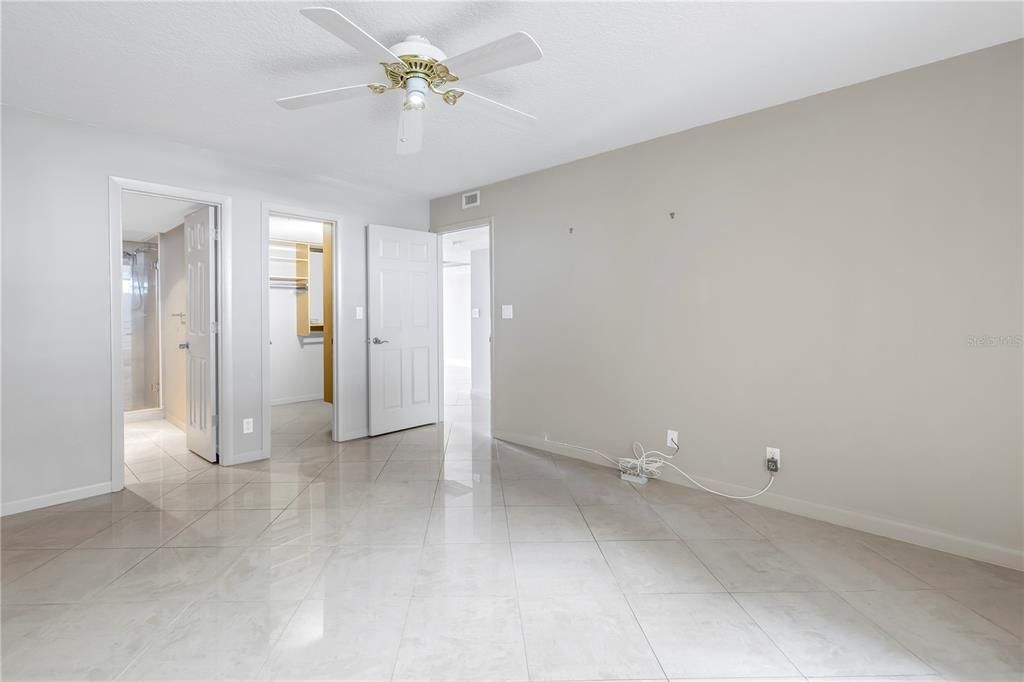 For Sale: $575,000 (1 beds, 1 baths, 1085 Square Feet)