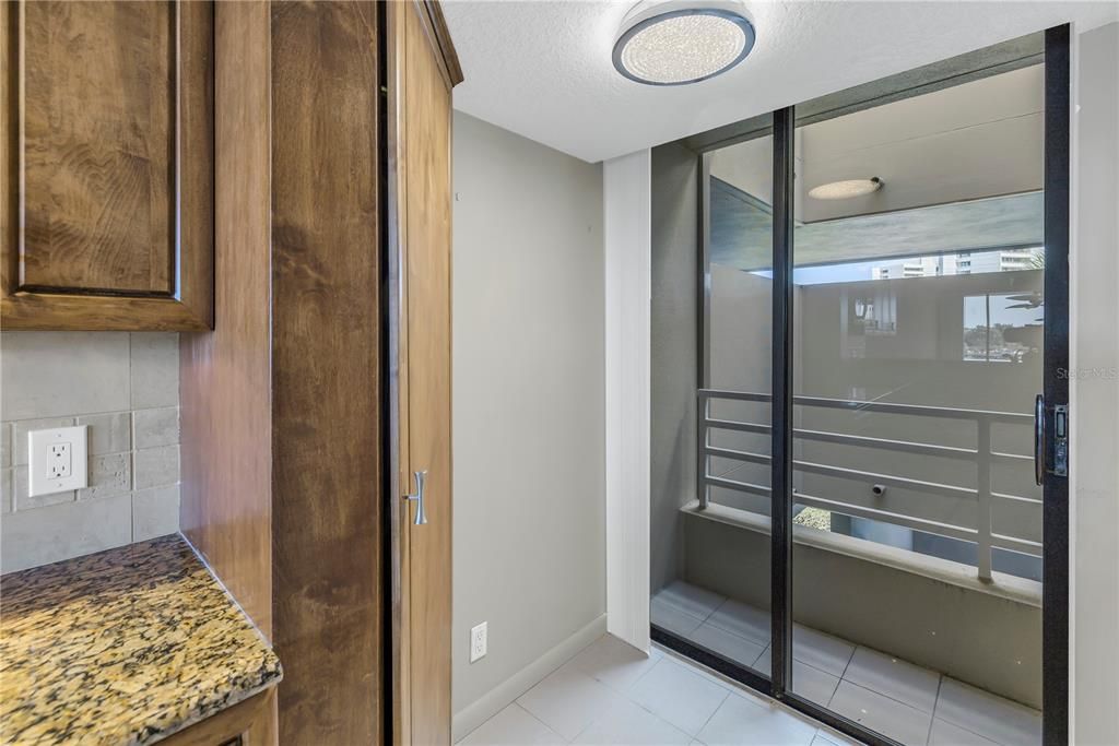 For Sale: $575,000 (1 beds, 1 baths, 1085 Square Feet)