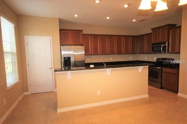 For Rent: $2,400 (3 beds, 2 baths, 2214 Square Feet)