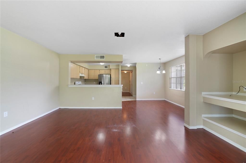 For Sale: $264,000 (2 beds, 2 baths, 1288 Square Feet)