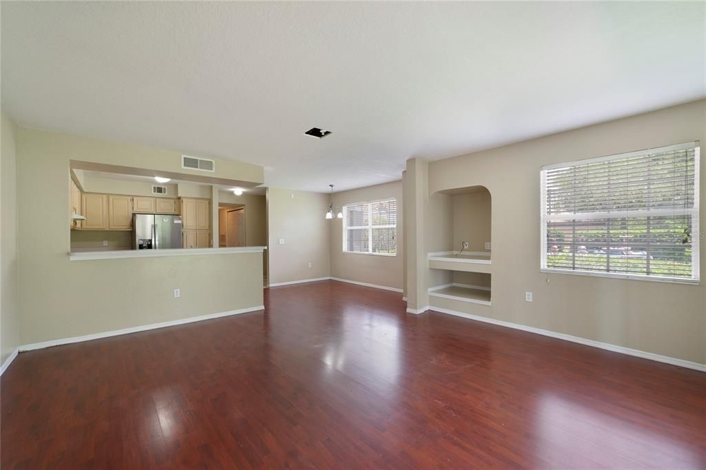 For Sale: $264,000 (2 beds, 2 baths, 1288 Square Feet)