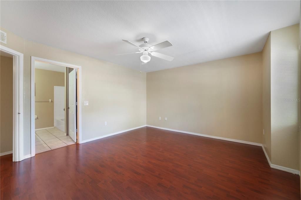 For Sale: $264,000 (2 beds, 2 baths, 1288 Square Feet)