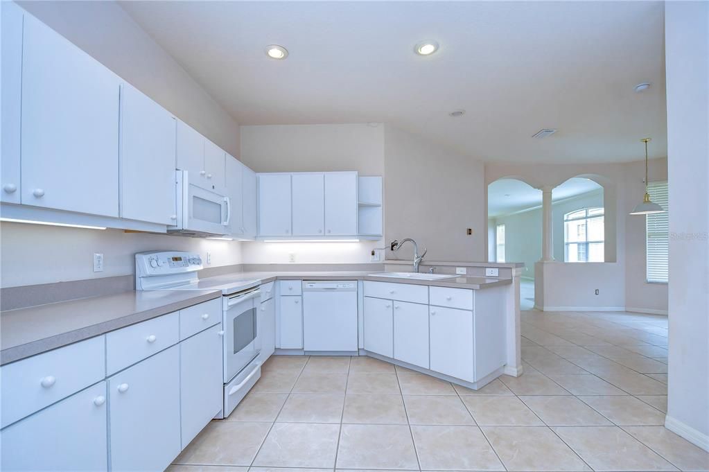For Sale: $350,000 (3 beds, 2 baths, 1829 Square Feet)