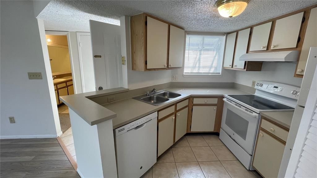 For Rent: $1,200 (1 beds, 1 baths, 660 Square Feet)