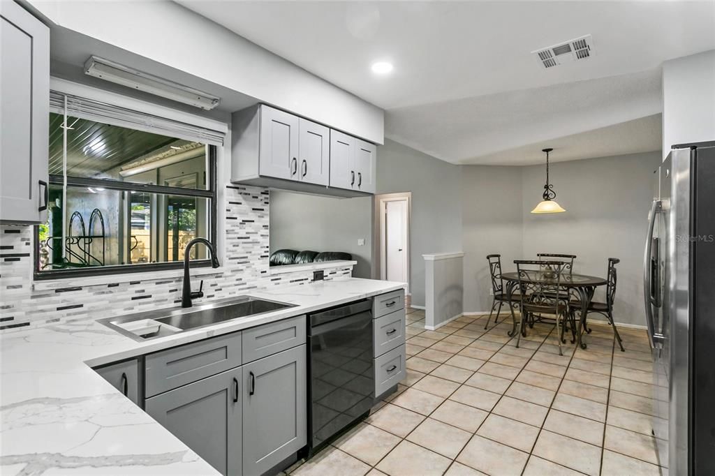 Kitchen & breakfast nook