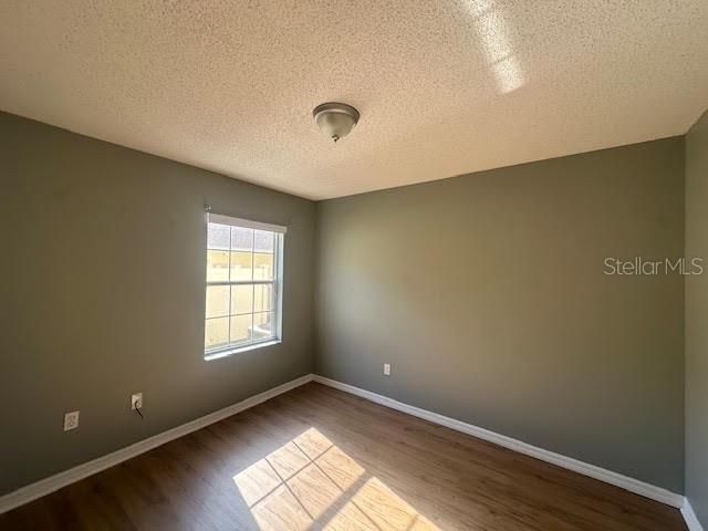 For Rent: $1,900 (3 beds, 2 baths, 1927 Square Feet)