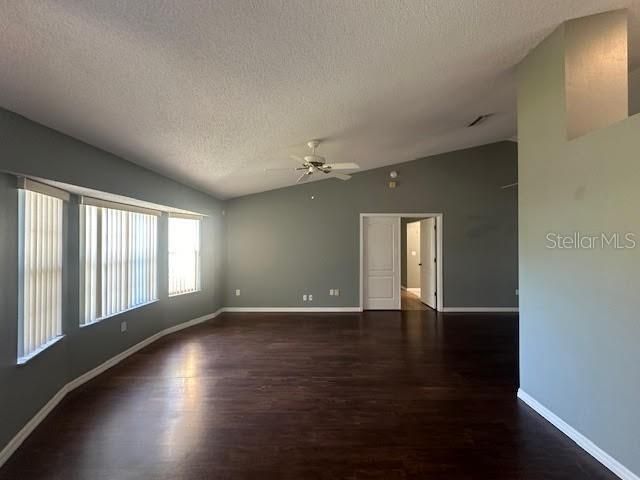 For Rent: $1,900 (3 beds, 2 baths, 1927 Square Feet)