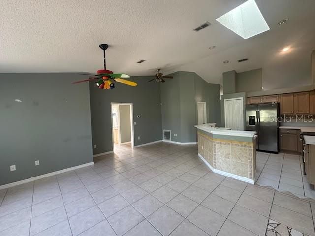 For Rent: $1,850 (3 beds, 2 baths, 1927 Square Feet)