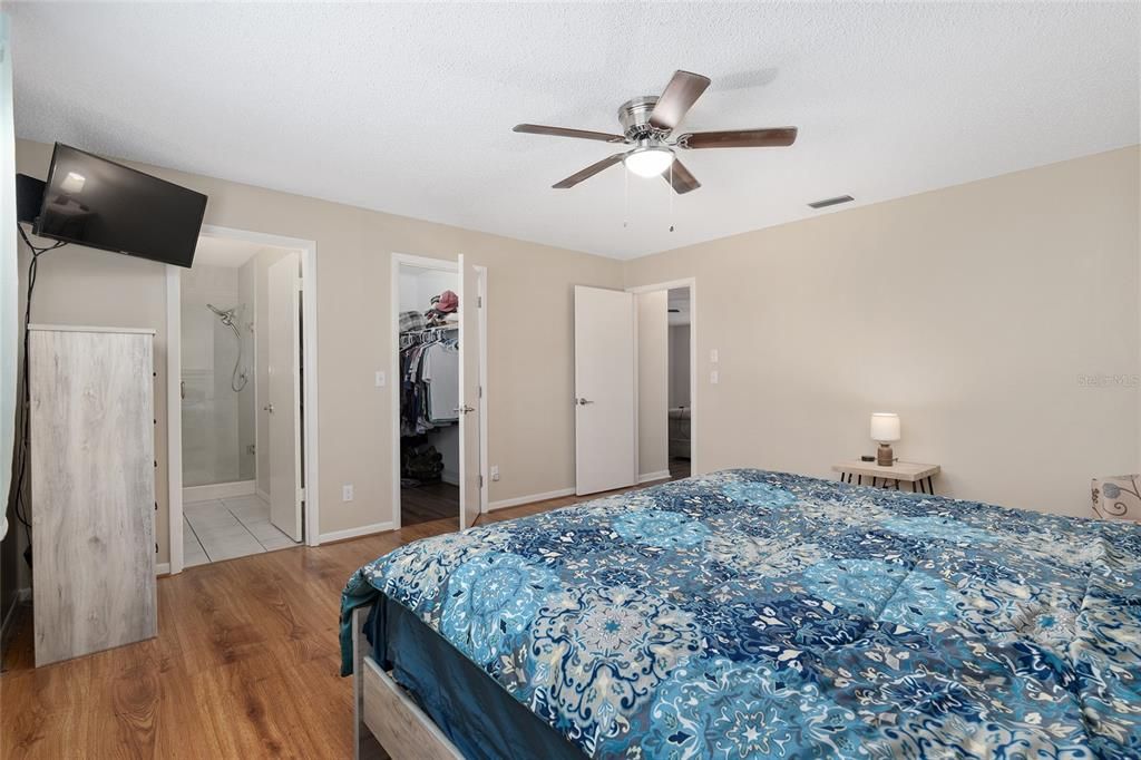 Active With Contract: $168,900 (2 beds, 2 baths, 1341 Square Feet)