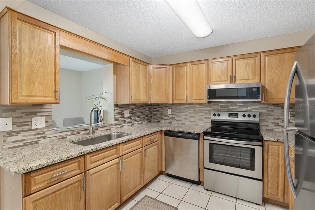 Active With Contract: $168,900 (2 beds, 2 baths, 1341 Square Feet)