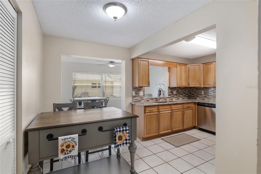 Active With Contract: $168,900 (2 beds, 2 baths, 1341 Square Feet)