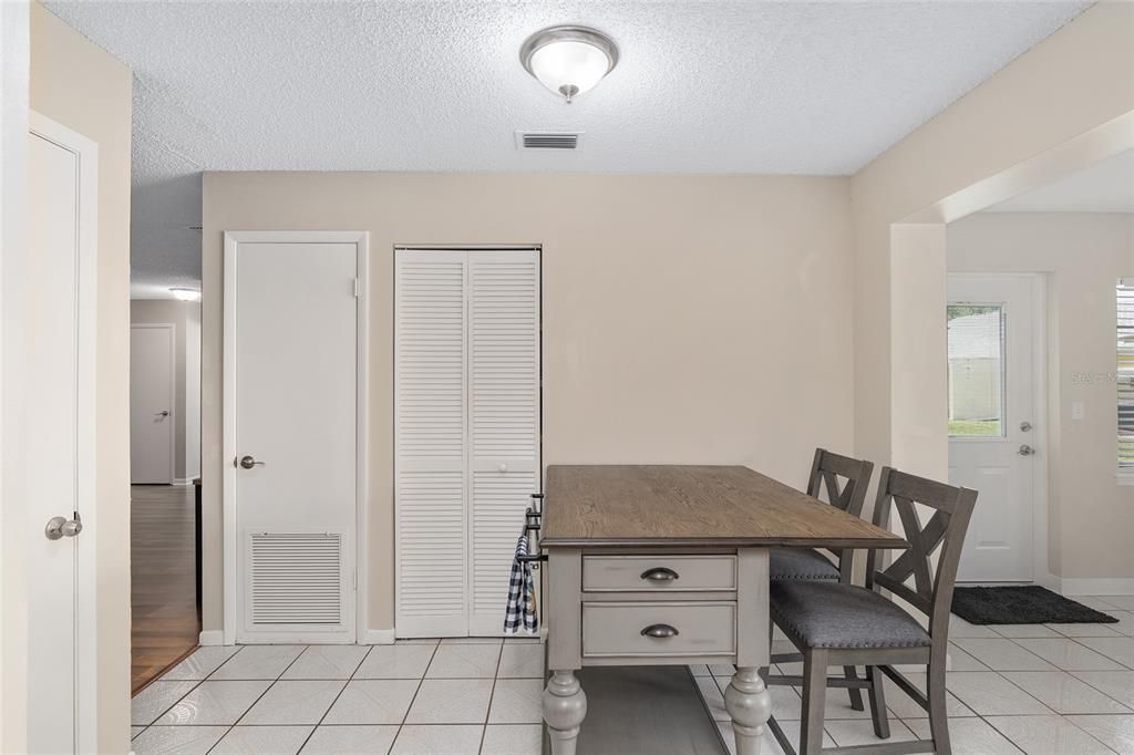 Active With Contract: $168,900 (2 beds, 2 baths, 1341 Square Feet)