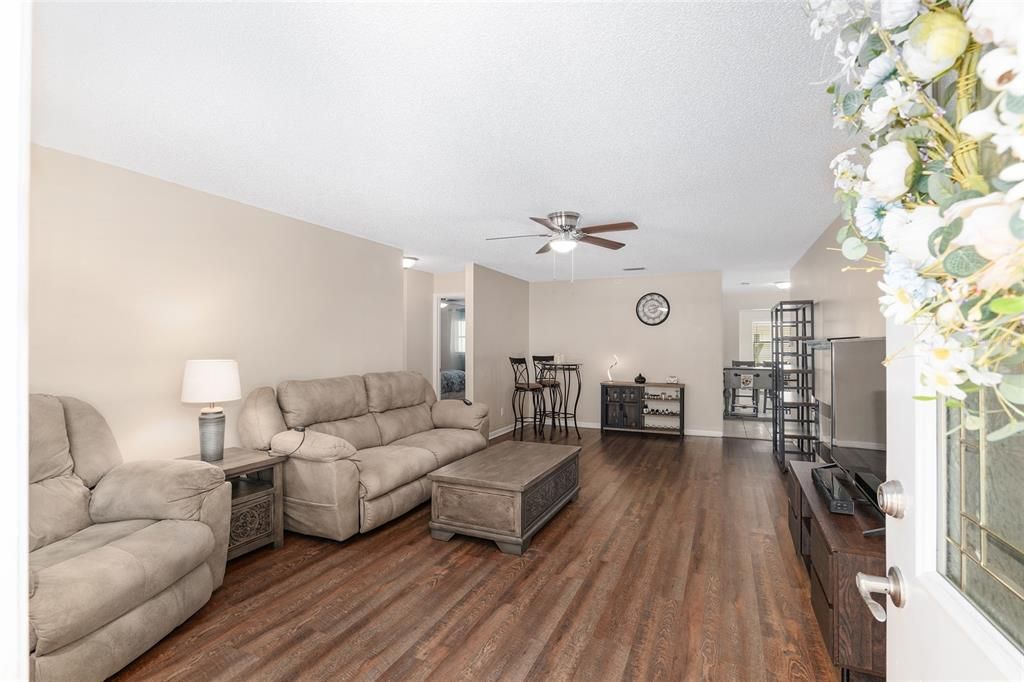 Active With Contract: $168,900 (2 beds, 2 baths, 1341 Square Feet)