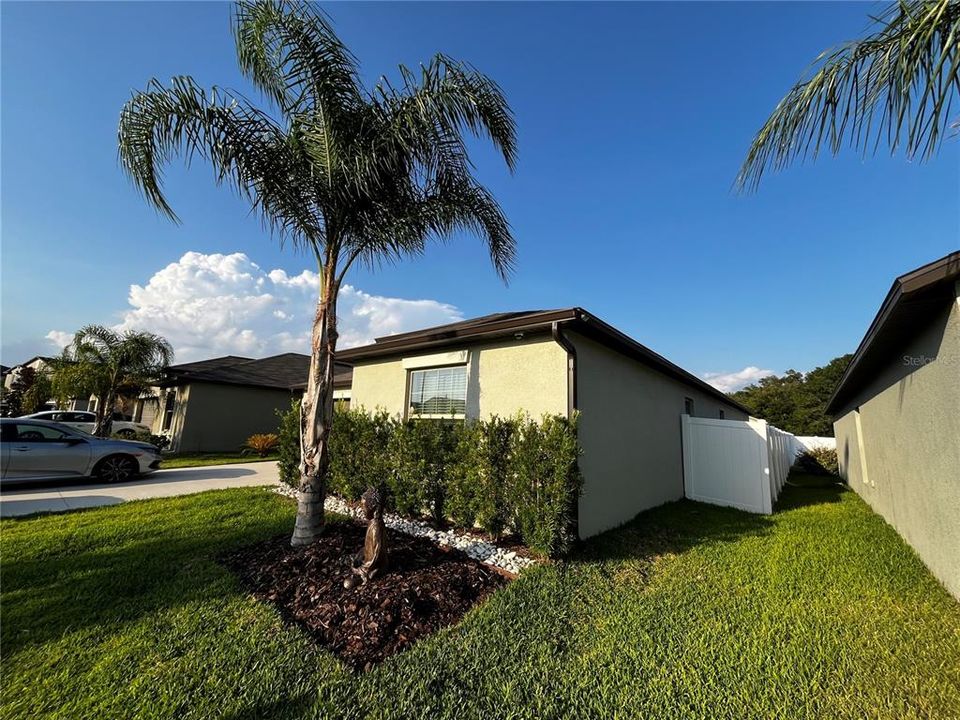 Active With Contract: $414,900 (4 beds, 2 baths, 1935 Square Feet)