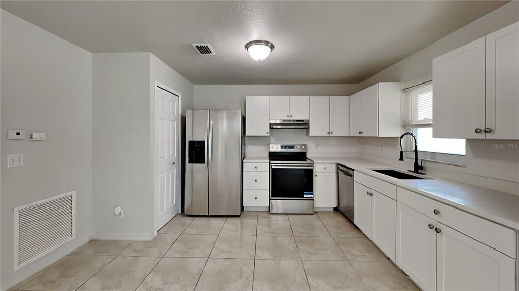 For Sale: $329,900 (3 beds, 2 baths, 1327 Square Feet)