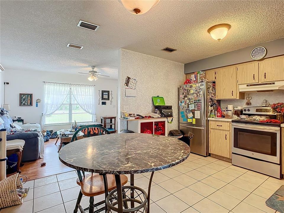 For Sale: $270,000 (2 beds, 1 baths, 1137 Square Feet)