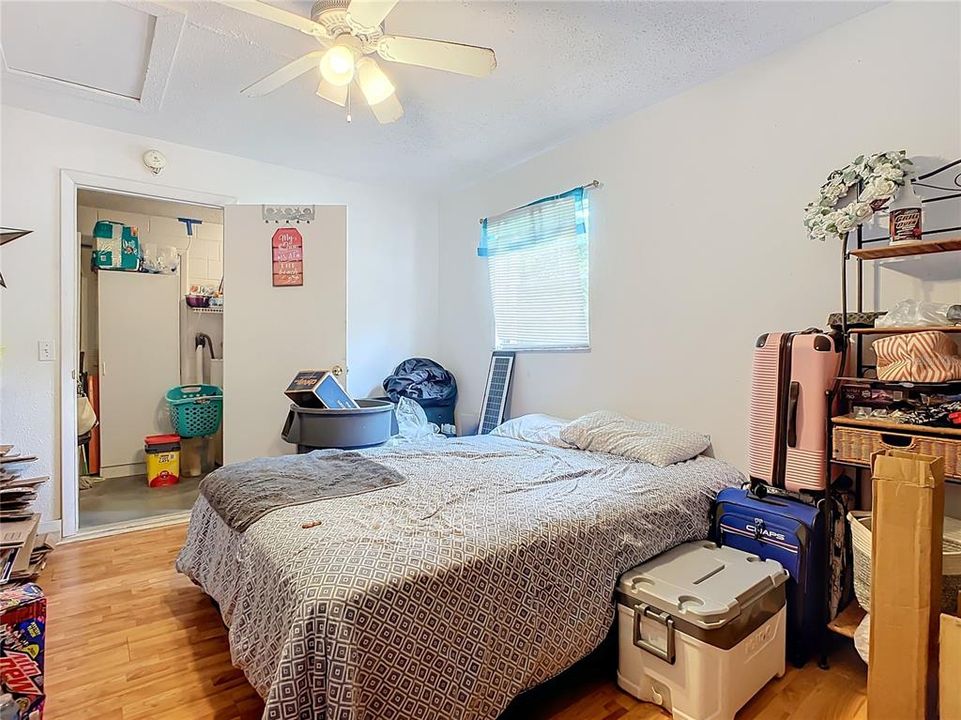 For Sale: $270,000 (2 beds, 1 baths, 1137 Square Feet)